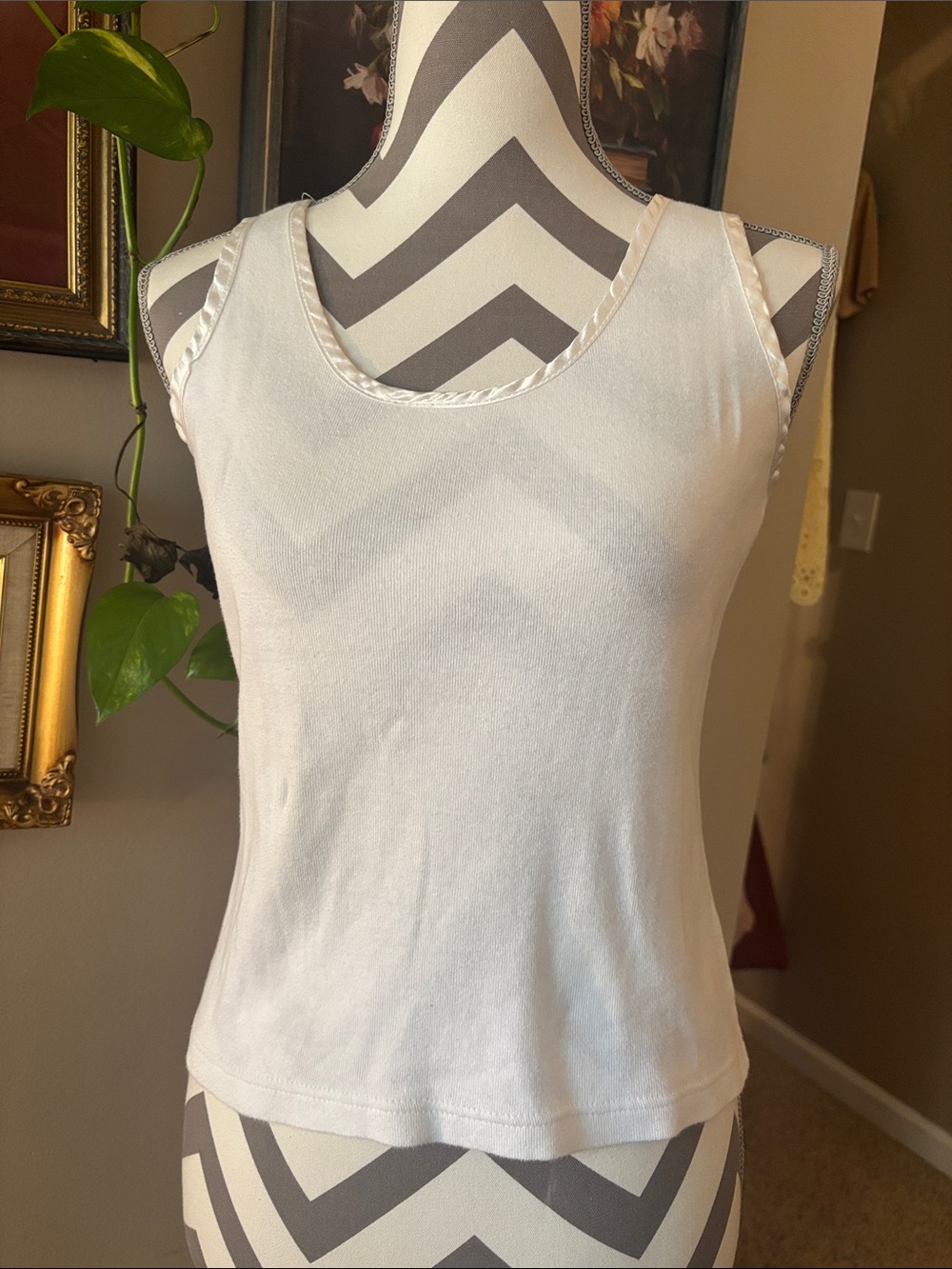 *VINTAGE* Carolyn Taylor White Scoop Neck Tank Top With Ribbon Trim